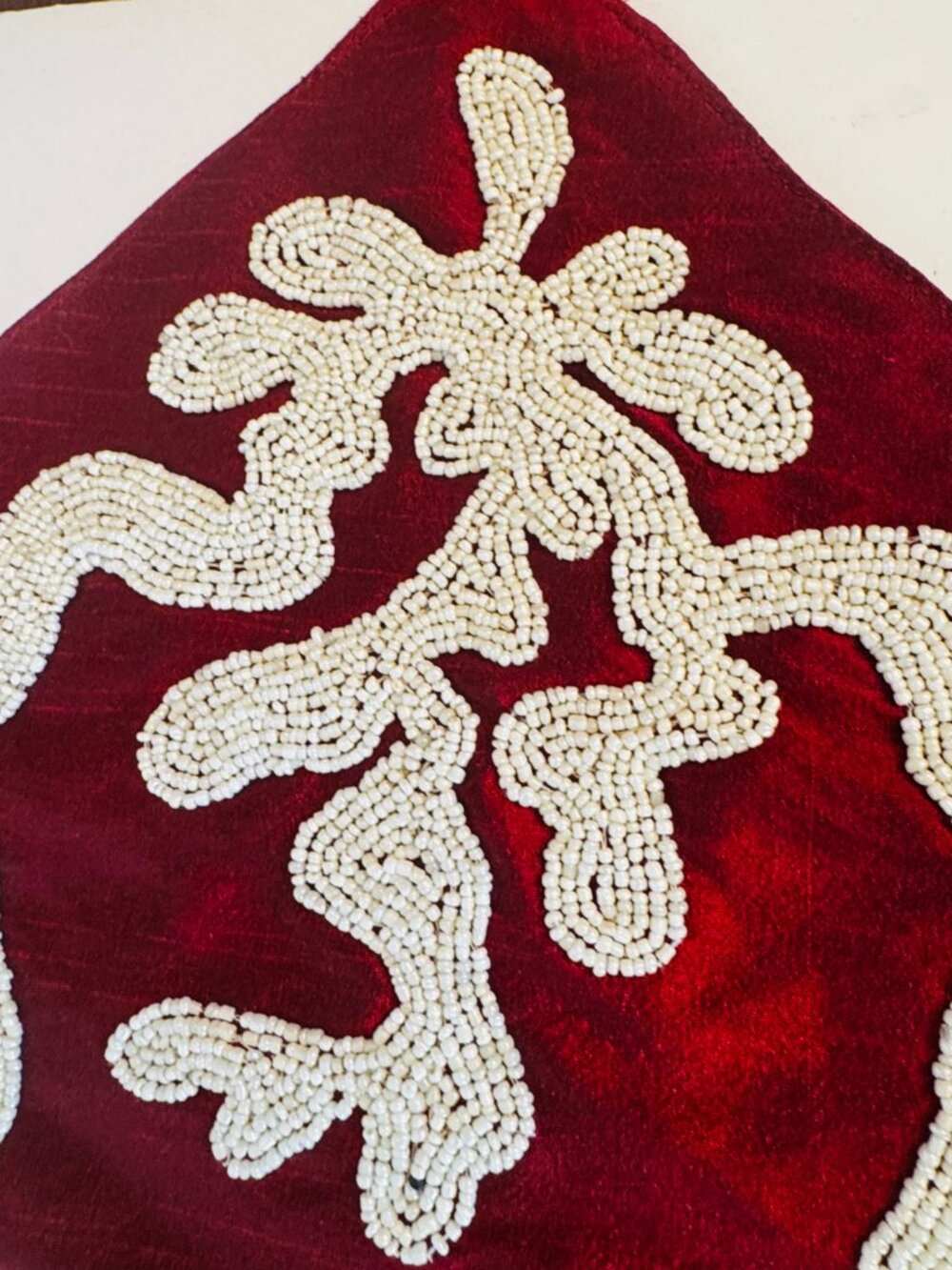Saro Lifestyle Irena Collection Elegant Red Off-White Table Runner Beaded Embroi - Picture 16 of 16